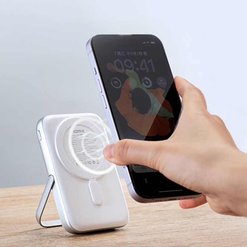 Magnetic Portable Wireless Power Bank PD20W Fast Charging